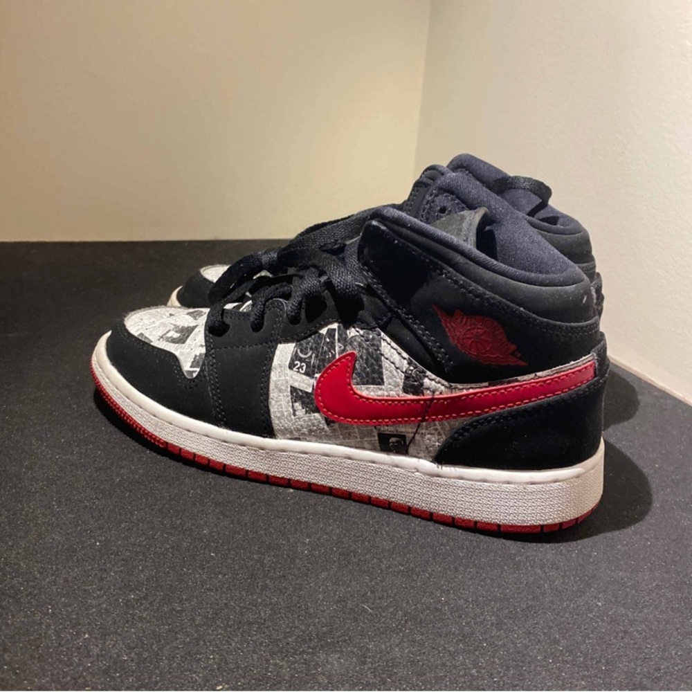 Jordan 1 Newspaper Mid